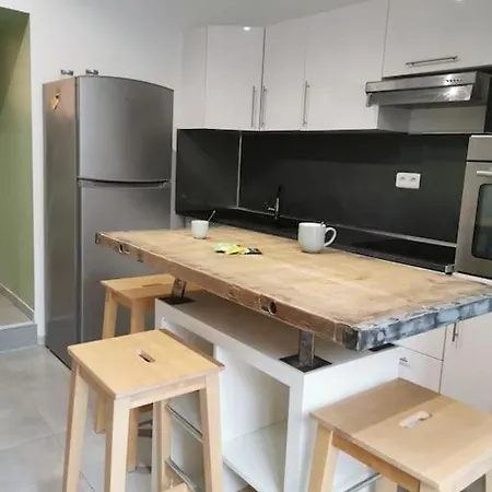Au Coeur Du Village Apartment