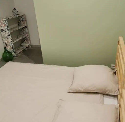 Апартаменты Au Coeur Du Village Claret (Herault)